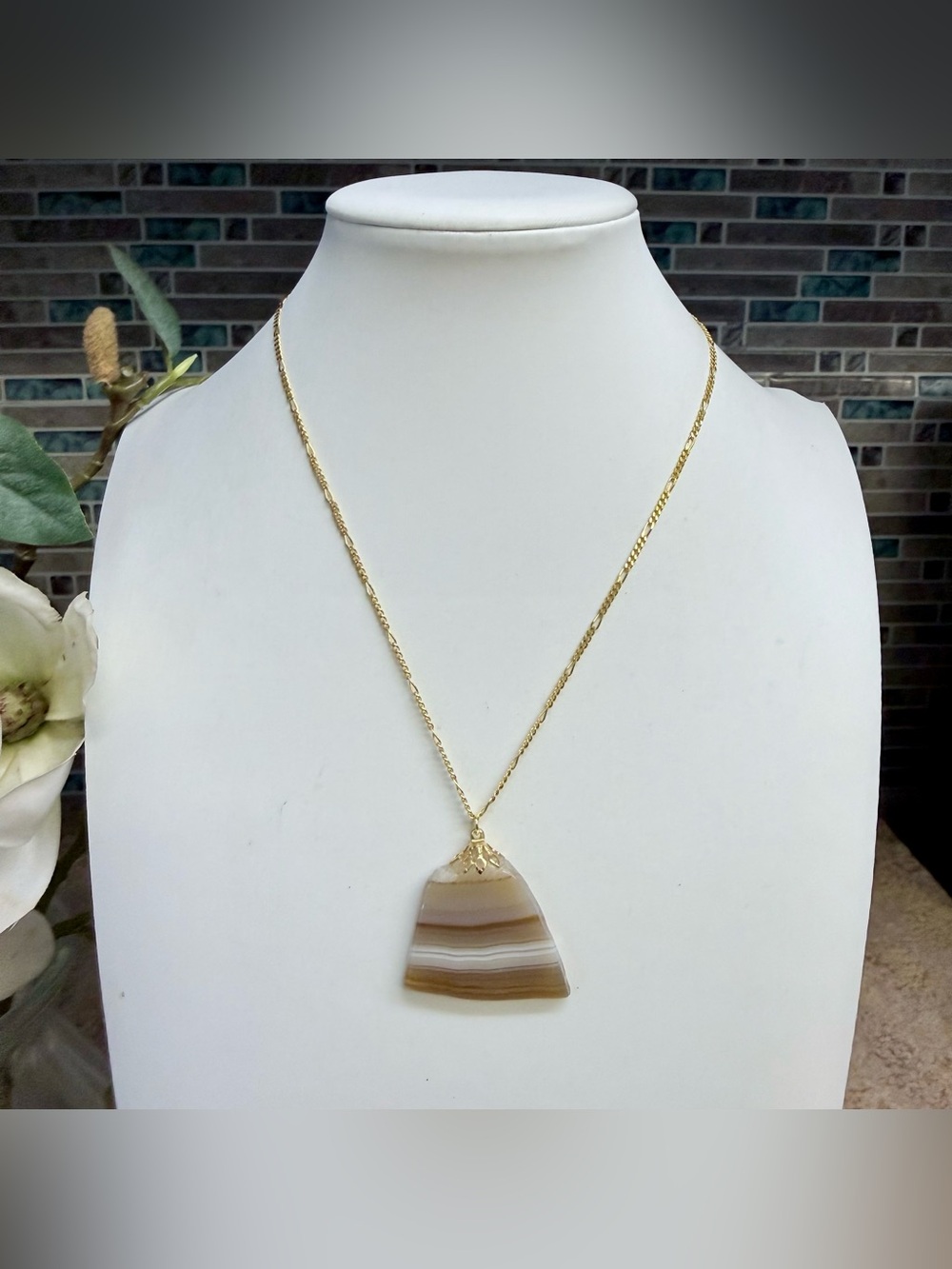 Natural Banded Agate Pendant Necklace Gold Tone Figaro Chain Boho